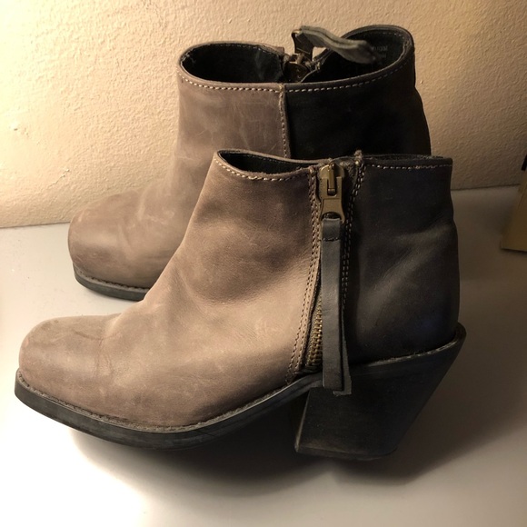 Aldo zip two tone shoe bootie. Size 5. Colours black and grey. - Picture 1 of 6